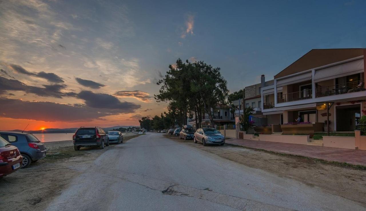 Studio Nikiti Beach Exterior foto